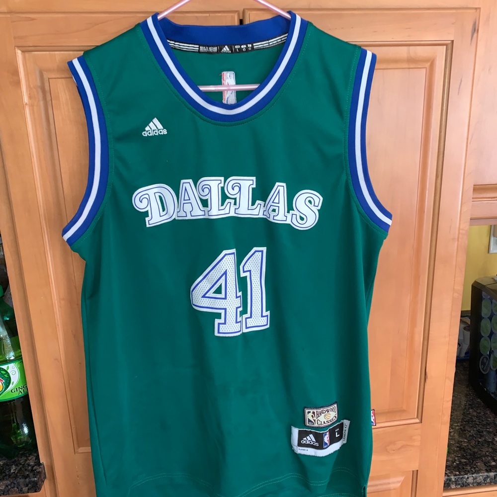 Nowitzki Throwback Size L Green Jersey MINOR STAIN
